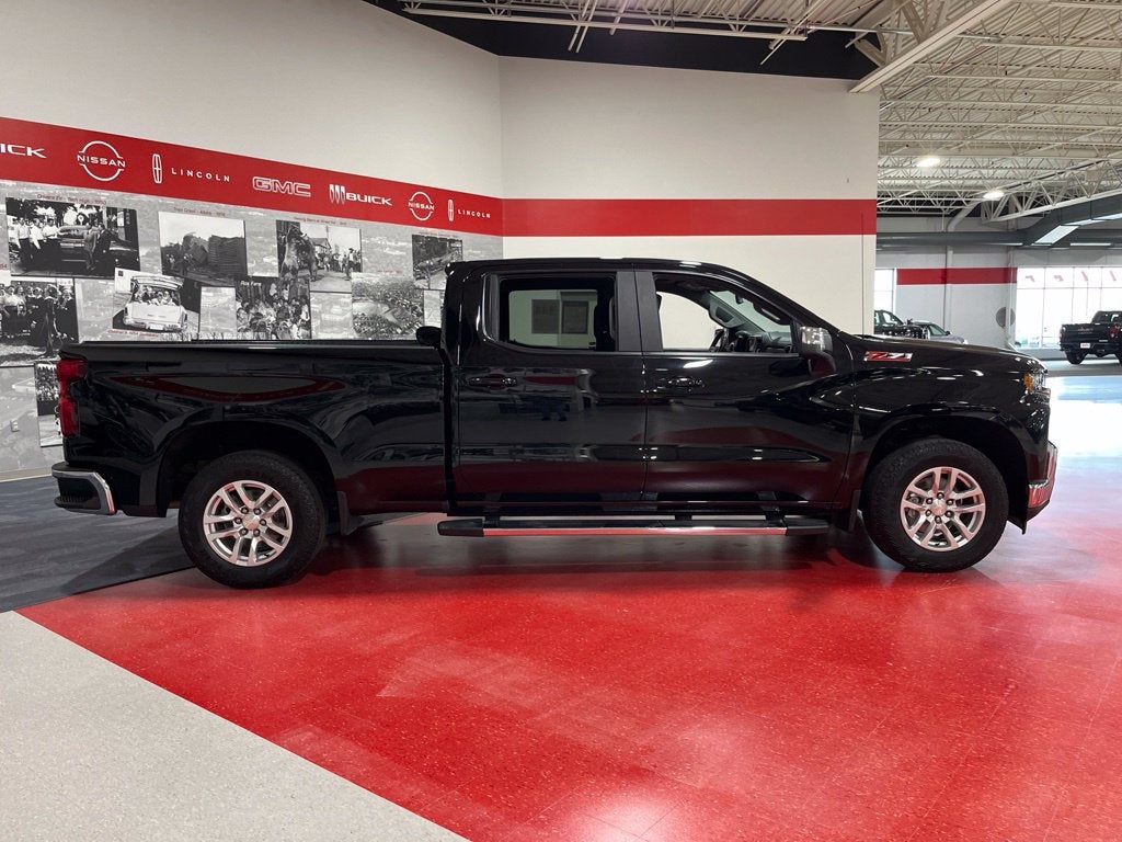 Used 2020 Chevrolet Silverado 1500 LT with VIN 3GCUYDED7LG102733 for sale in St. Cloud, Minnesota