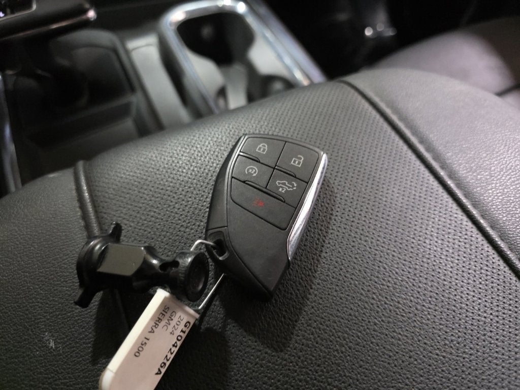 2024 GMC Sierra 1500 SLT - Photo 23