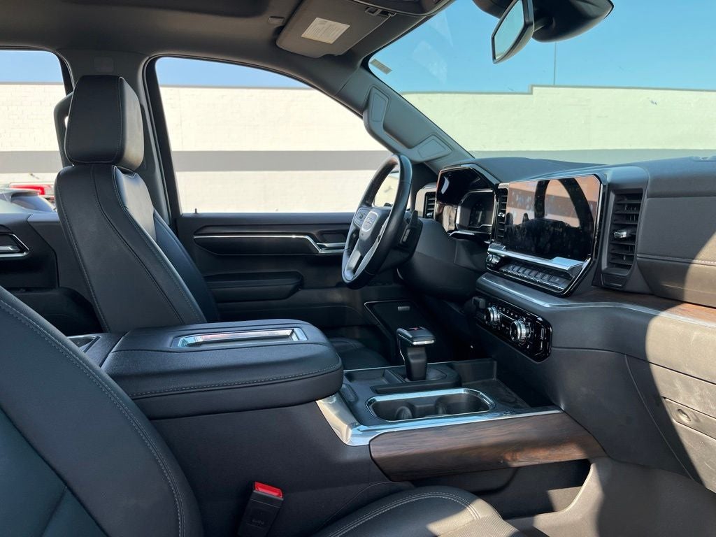 Used 2022 GMC Sierra 1500 SLT with VIN 3GTUUDED0NG621542 for sale in St. Cloud, Minnesota