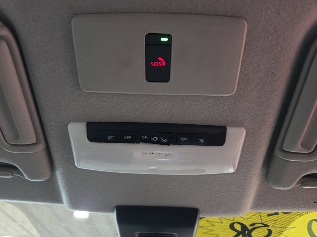 2024 Nissan Kicks SR Carbravo CPO