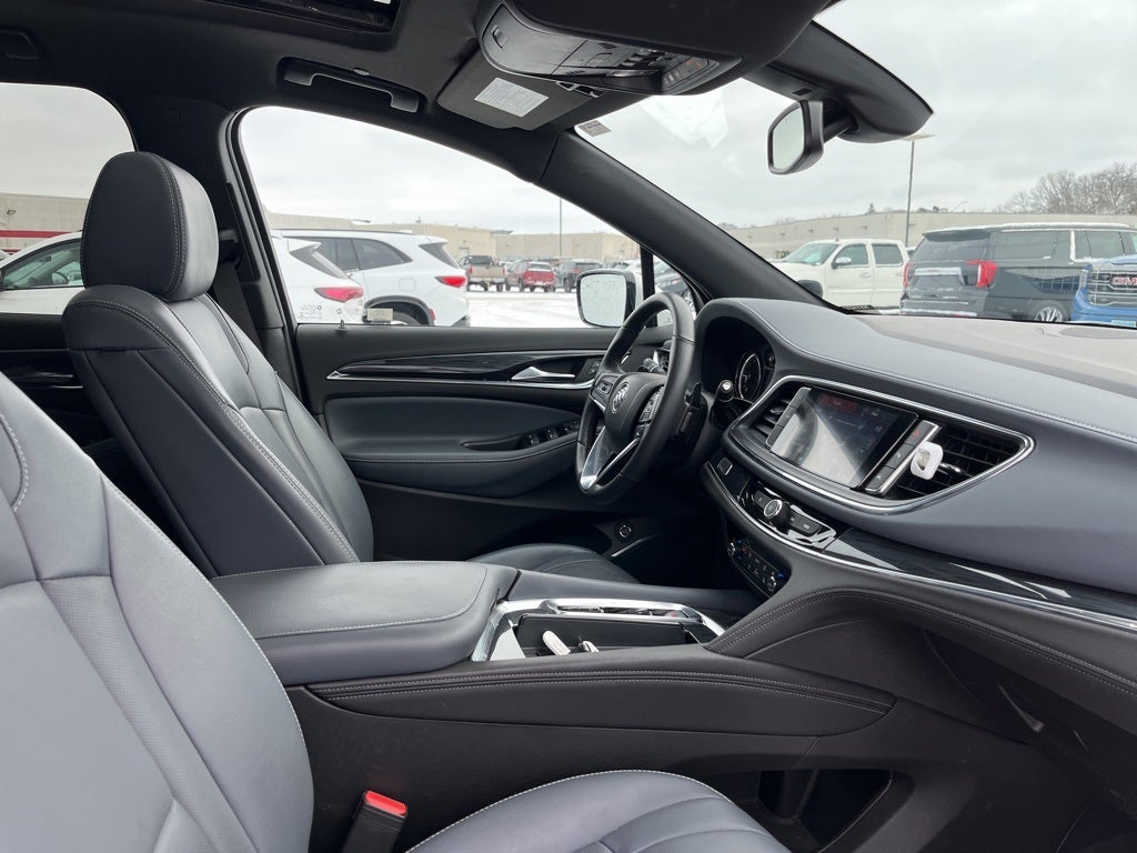 2022 Buick Enclave Essence