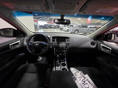 2016 Nissan Pathfinder SV