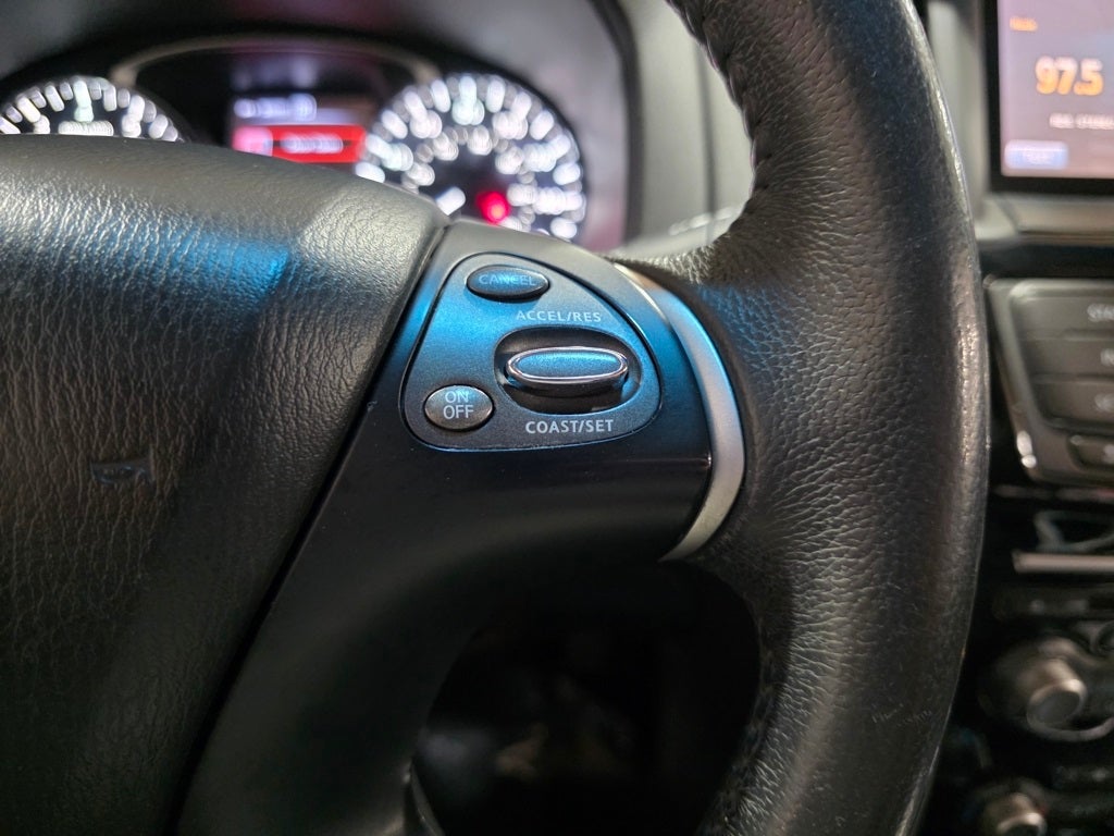 2016 Nissan Pathfinder SV