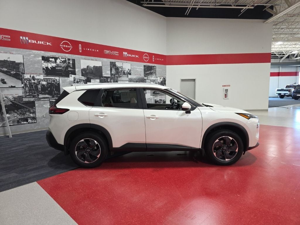 Used 2022 Nissan Rogue SV with VIN 5N1BT3BB5NC696467 for sale in St. Cloud, Minnesota