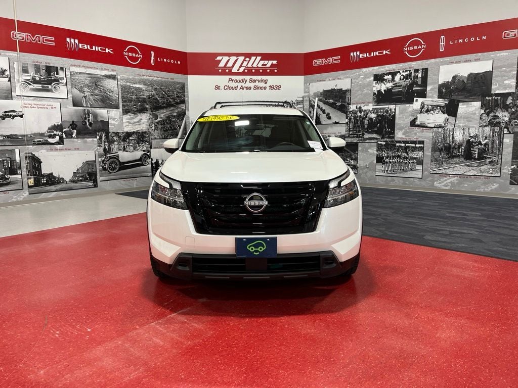 2022 Nissan Pathfinder SV