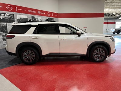 2022 Nissan Pathfinder SV