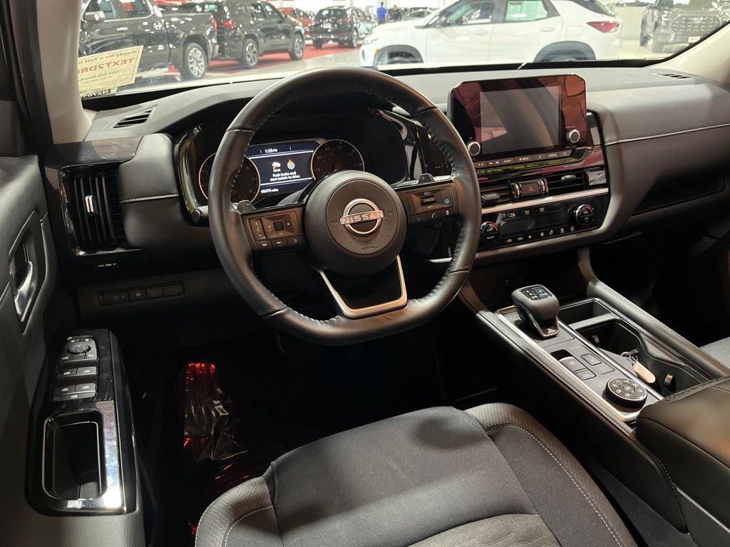 2022 Nissan Pathfinder SV