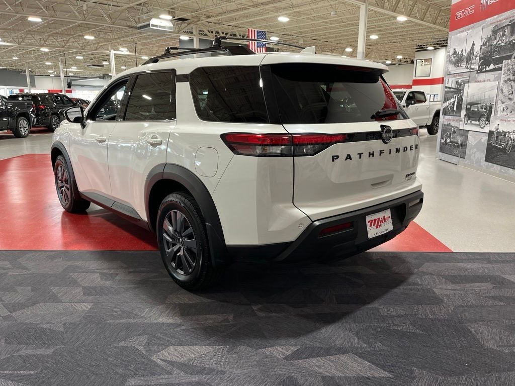 2022 Nissan Pathfinder SV