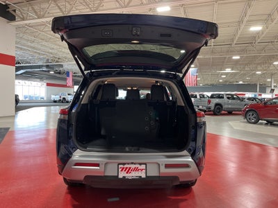 2022 Nissan Pathfinder SL