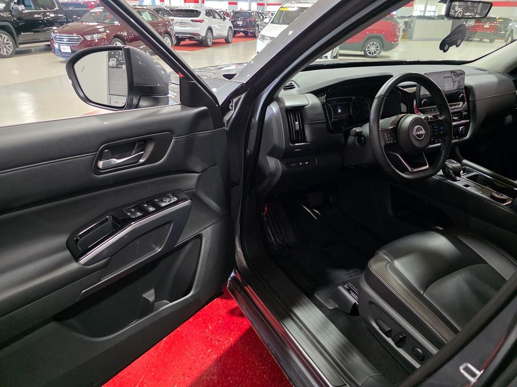 2023 Nissan Pathfinder SL