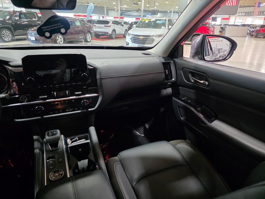 2023 Nissan Pathfinder SL