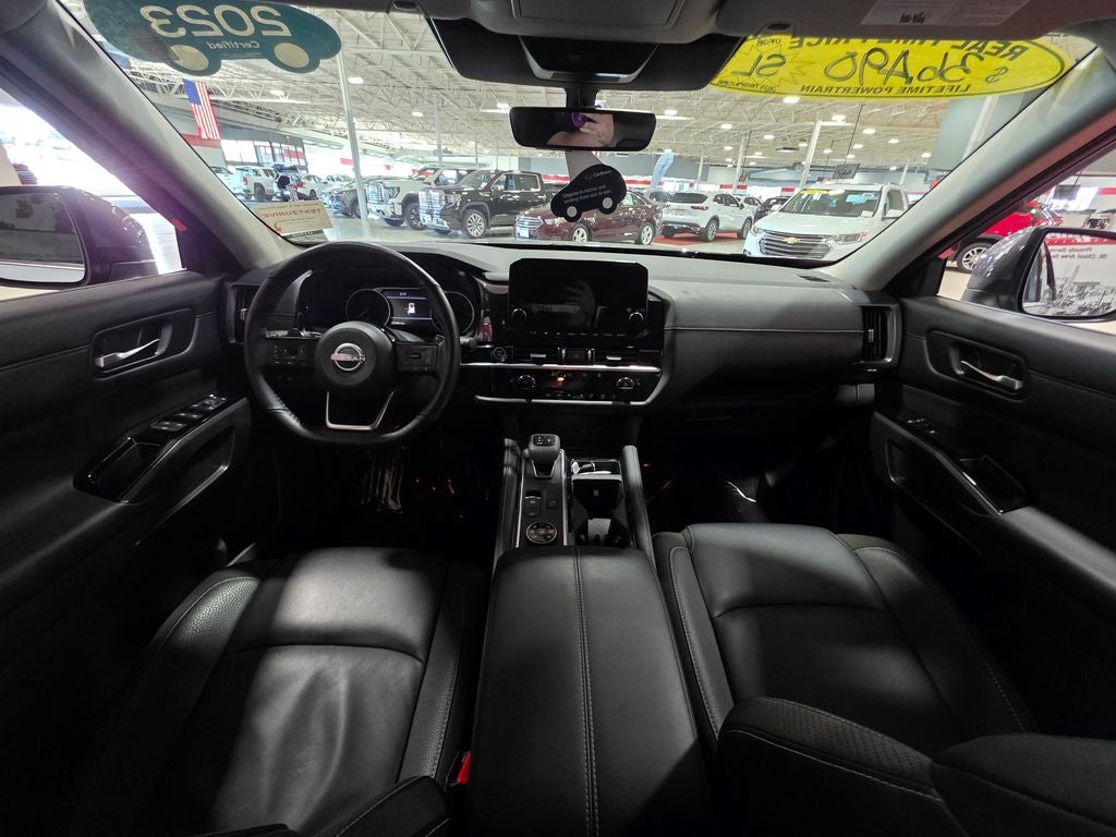 2023 Nissan Pathfinder SL