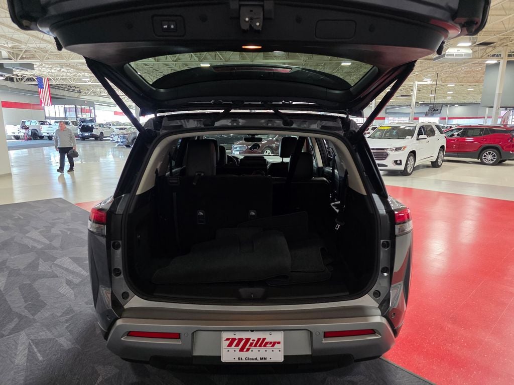 2023 Nissan Pathfinder SL