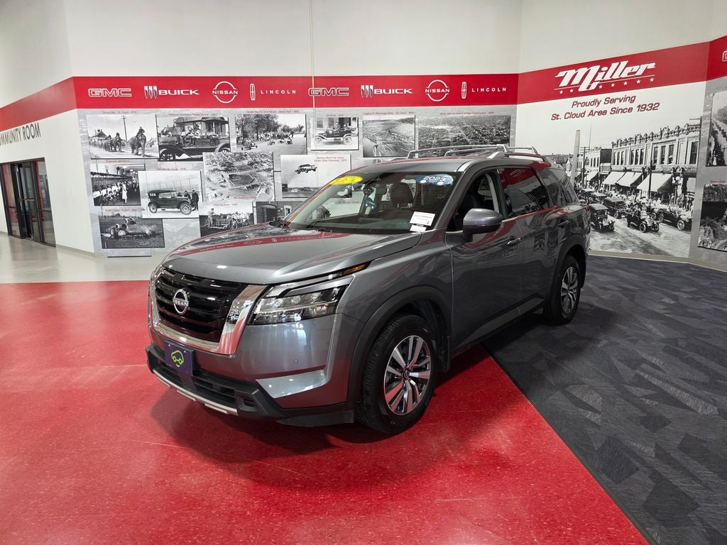 2023 Nissan Pathfinder SL