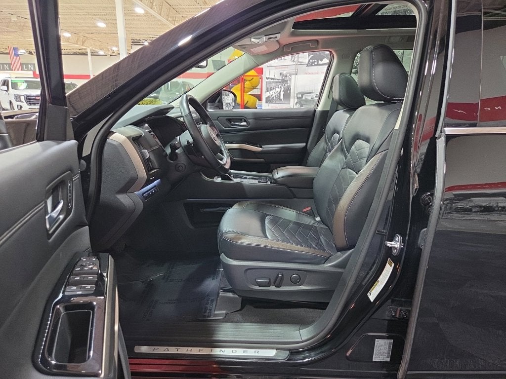 2022 Nissan Pathfinder Platinum Carbravo CPO