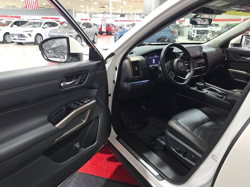 2023 Nissan Pathfinder Platinum Carbravo Certified