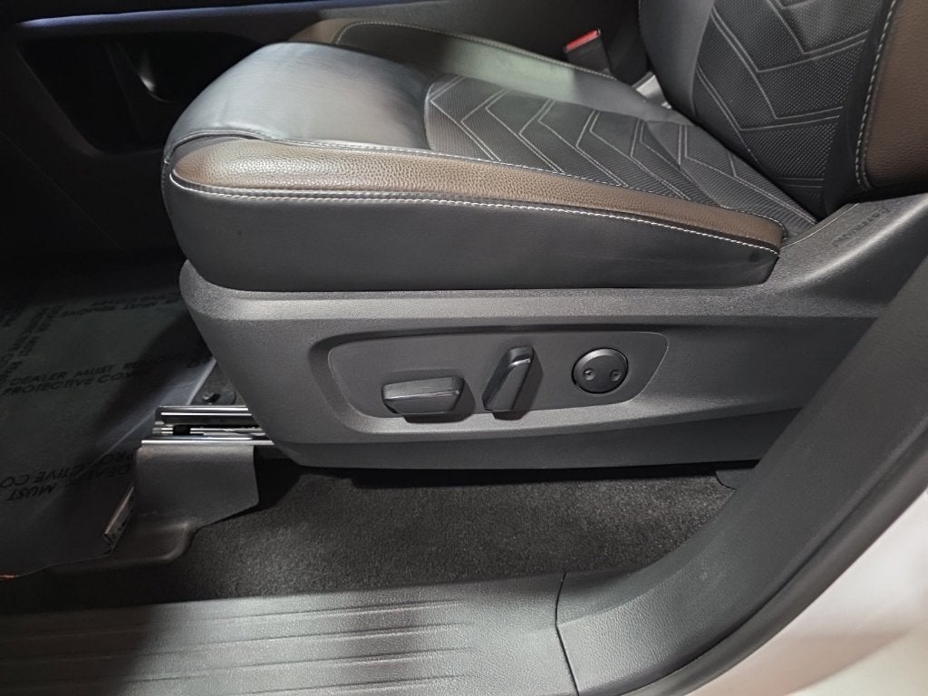 2023 Nissan Pathfinder Platinum Carbravo Certified