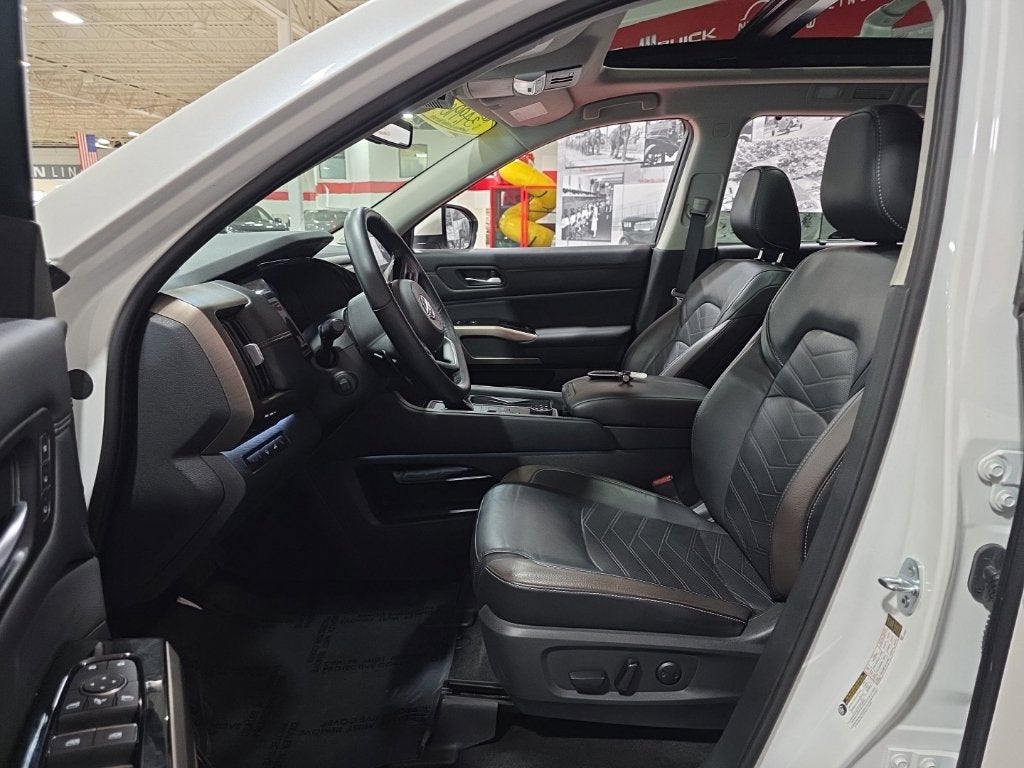 2023 Nissan Pathfinder Platinum Carbravo Certified