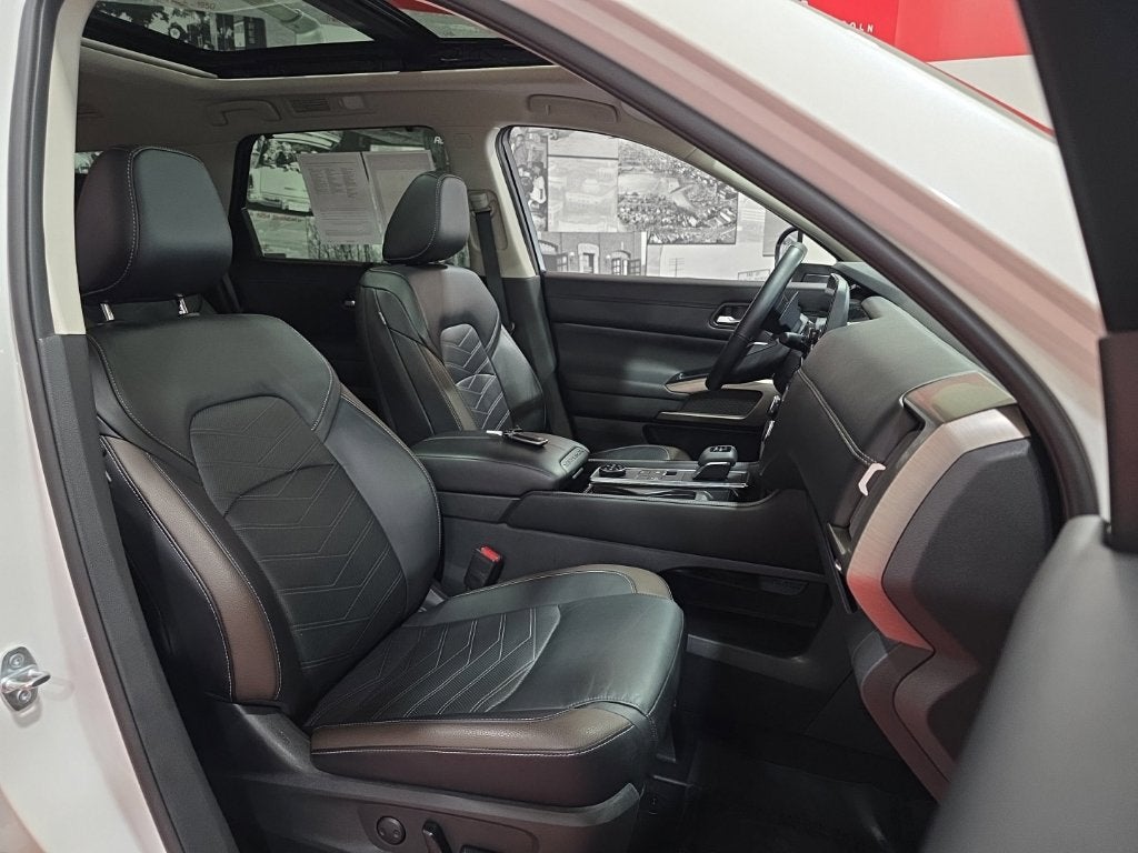 2023 Nissan Pathfinder Platinum Carbravo Certified