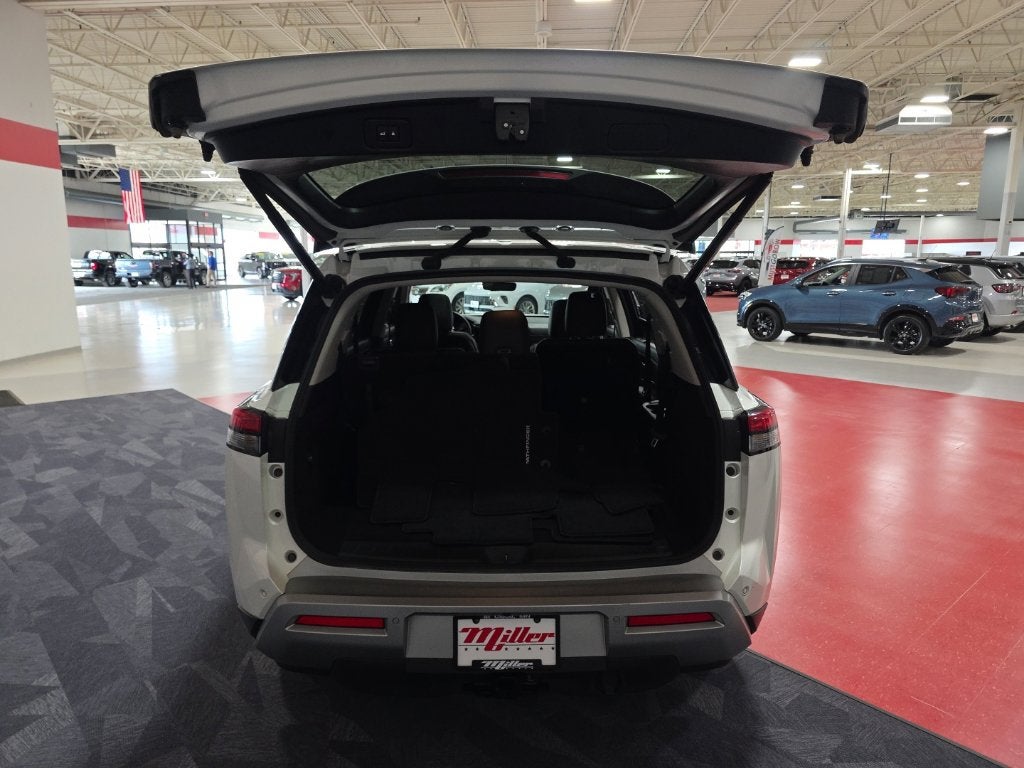 2023 Nissan Pathfinder Platinum Carbravo Certified