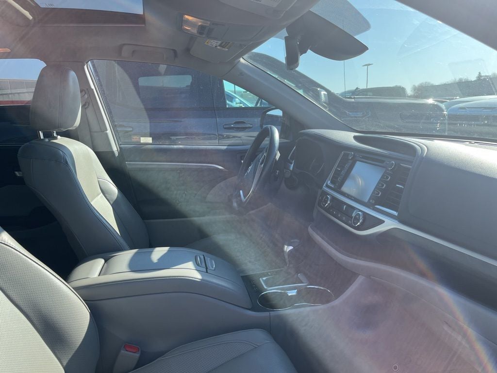 Used 2017 Toyota Highlander Limited with VIN 5TDDZRFH1HS462522 for sale in St. Cloud, Minnesota