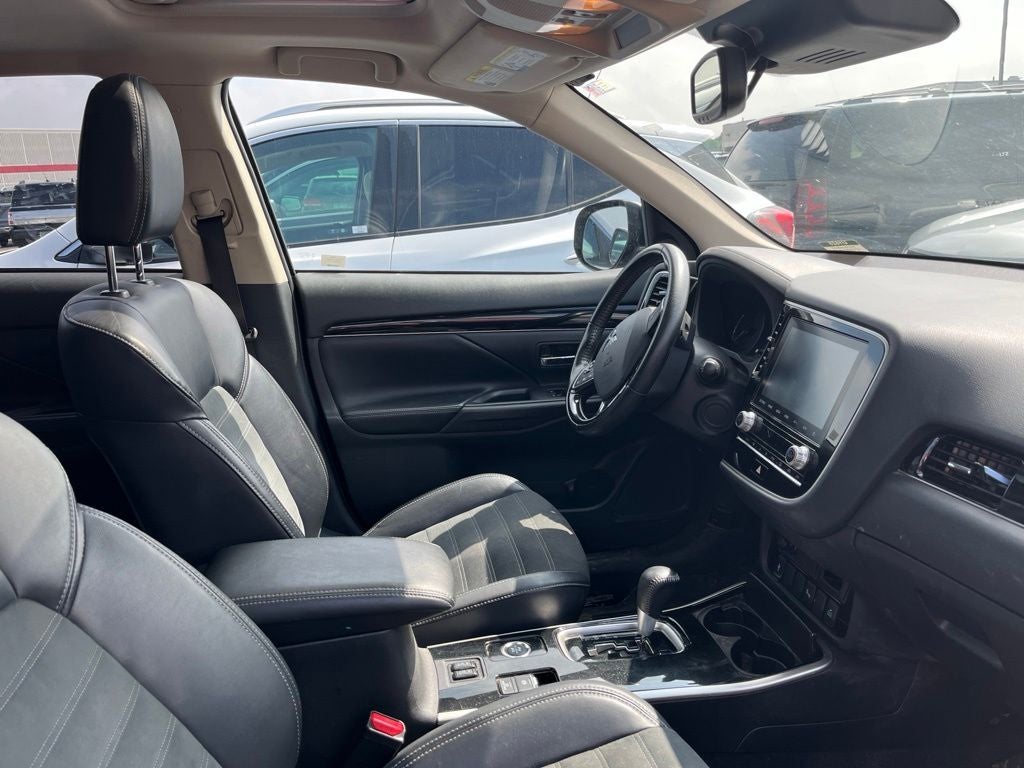 Used 2020 Mitsubishi Outlander SE with VIN JA4AZ3A39LZ011755 for sale in St. Cloud, Minnesota