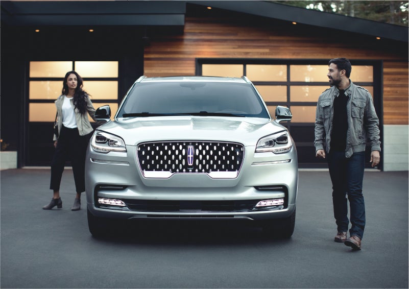 The sparkling grille of the 2023 Lincoln Aviator® Grand Touring model | Miller Lincoln in Saint Cloud MN