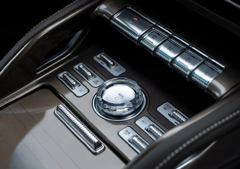 A crystal-inspired volume knob is shown in the center floor console of a 2026 Lincoln Nautilus® SUV. | Miller Lincoln in Saint Cloud MN