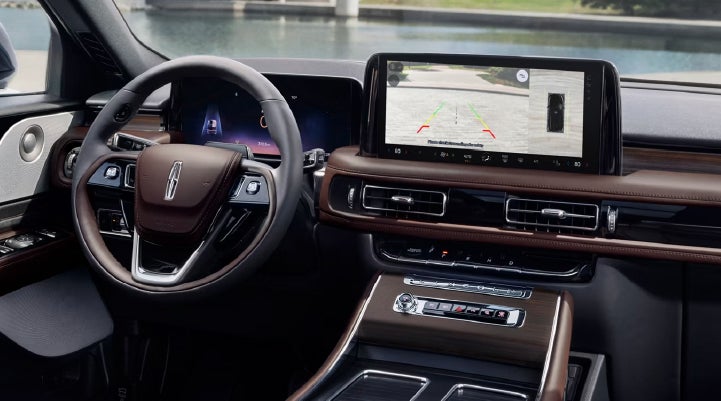 The backup camera of the 2027 Lincoln Aviator® SUV is displayed on screen. | Miller Lincoln in Saint Cloud MN