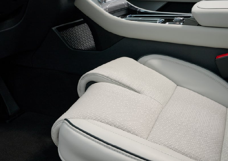 The front passenger Perfect Position seat is shown with the thigh extender adjusted.| Miller Lincoln in Saint Cloud MN